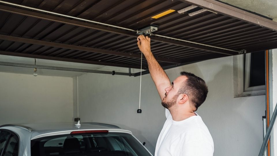 fast garage door repair service